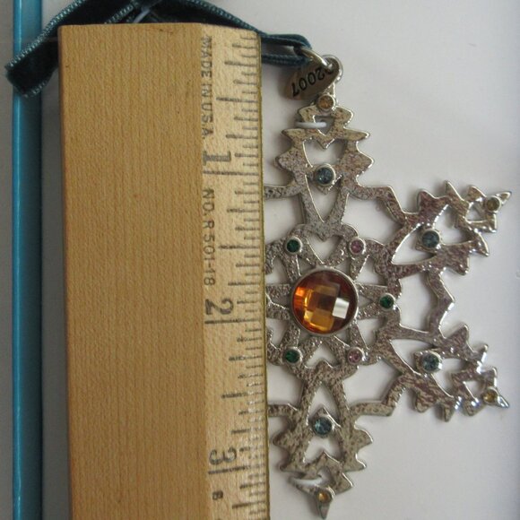 First Issue Liz Claiborne Snowflake Christmas Tree Ornament 2007 NEW in Box - Picture 8 of 11